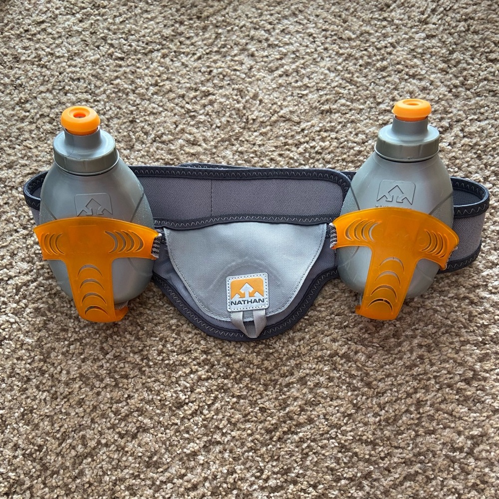 Nathan run & hydration belt with 2x10oz bottles. Great condition, barely used